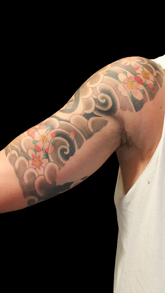 Tatuaje japonés de Grulla (Tsuru) Media Manga vista de Biceps por Nikko Quiroga